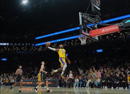 NBA直播赛后情书:詹姆斯和东契奇带领湖人以125-109大胜篮网,里夫斯伤愈复出